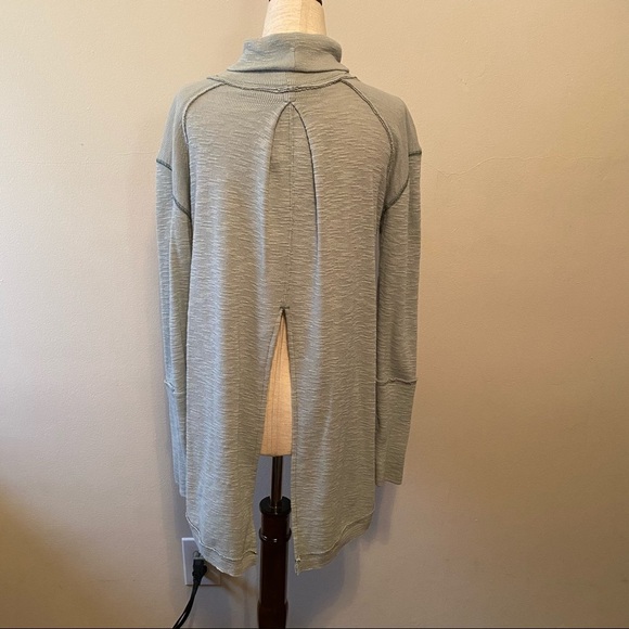 We The People Sweater Size XS - Picture 2 of 11